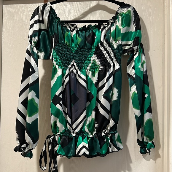 Green Long Sleeve Women’s Blouse - Picture 3 of 5